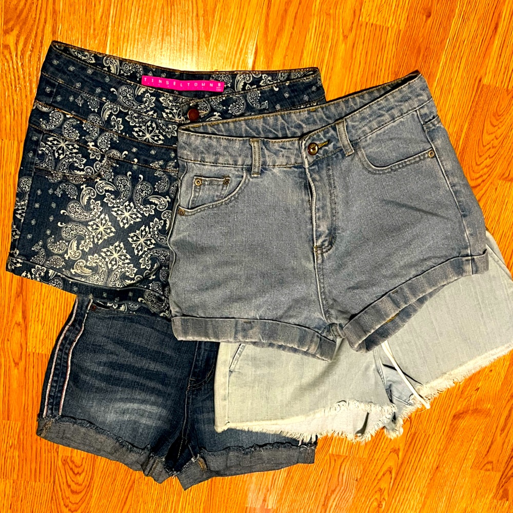 4 Jean short bundle. Size 4 and small.